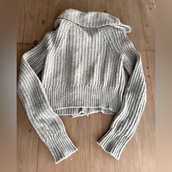 Theory light heather cashmere angora blend button up sweater - Picture 2 of 4